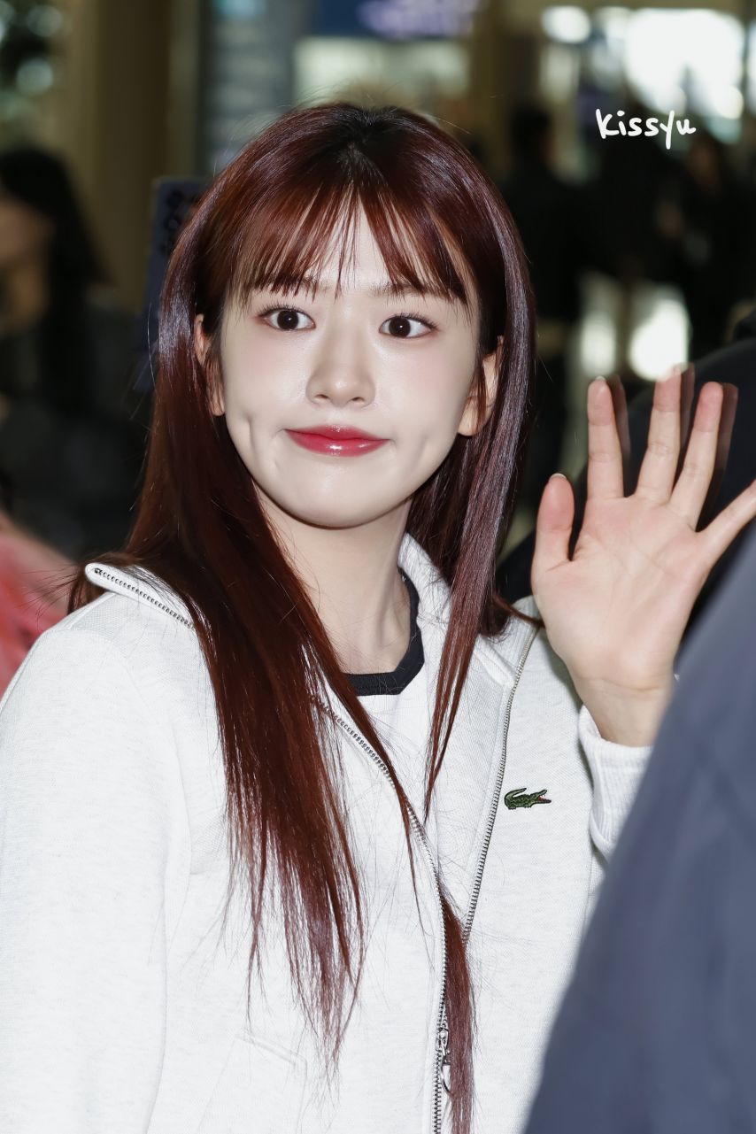 오늘자 파리로 출국하는 안유진(아이브)