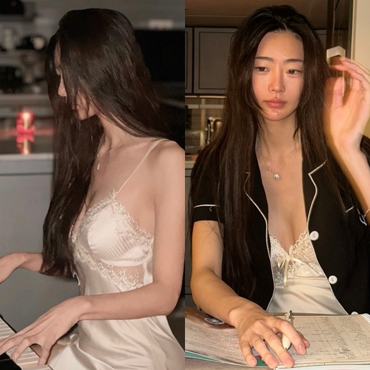 걸그룹이 슬립 한 장 달랑 걸치고 피아노 연주..너무 섹시한 셀카