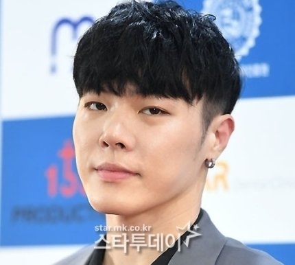 [단독] 휘성 뒤늦은 빈소 결정, 알고보니 동료들 설득 있었다