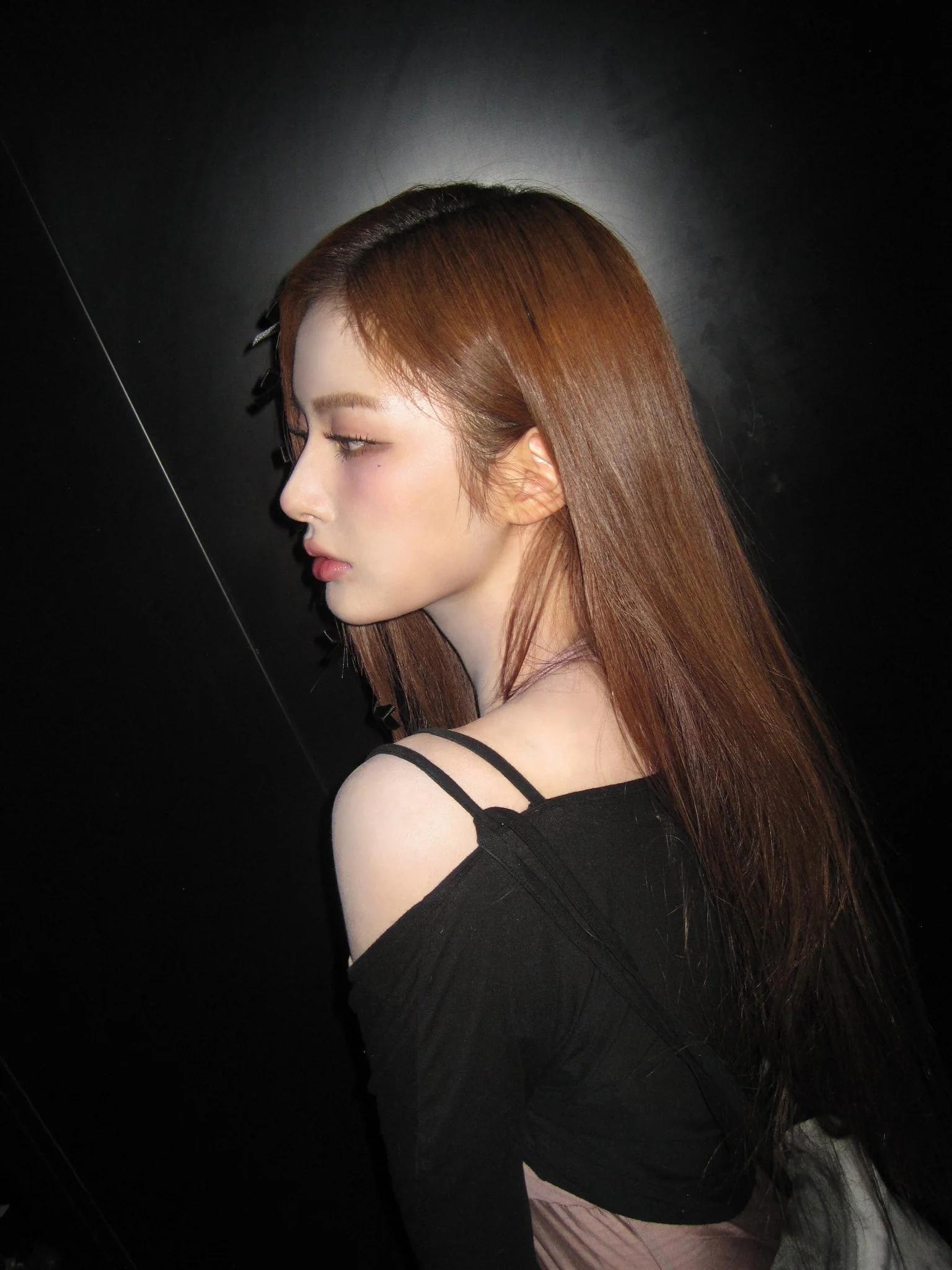 보라색 슬립 원피스 엔믹스 설윤 기럭지 몸매와 미친 미모