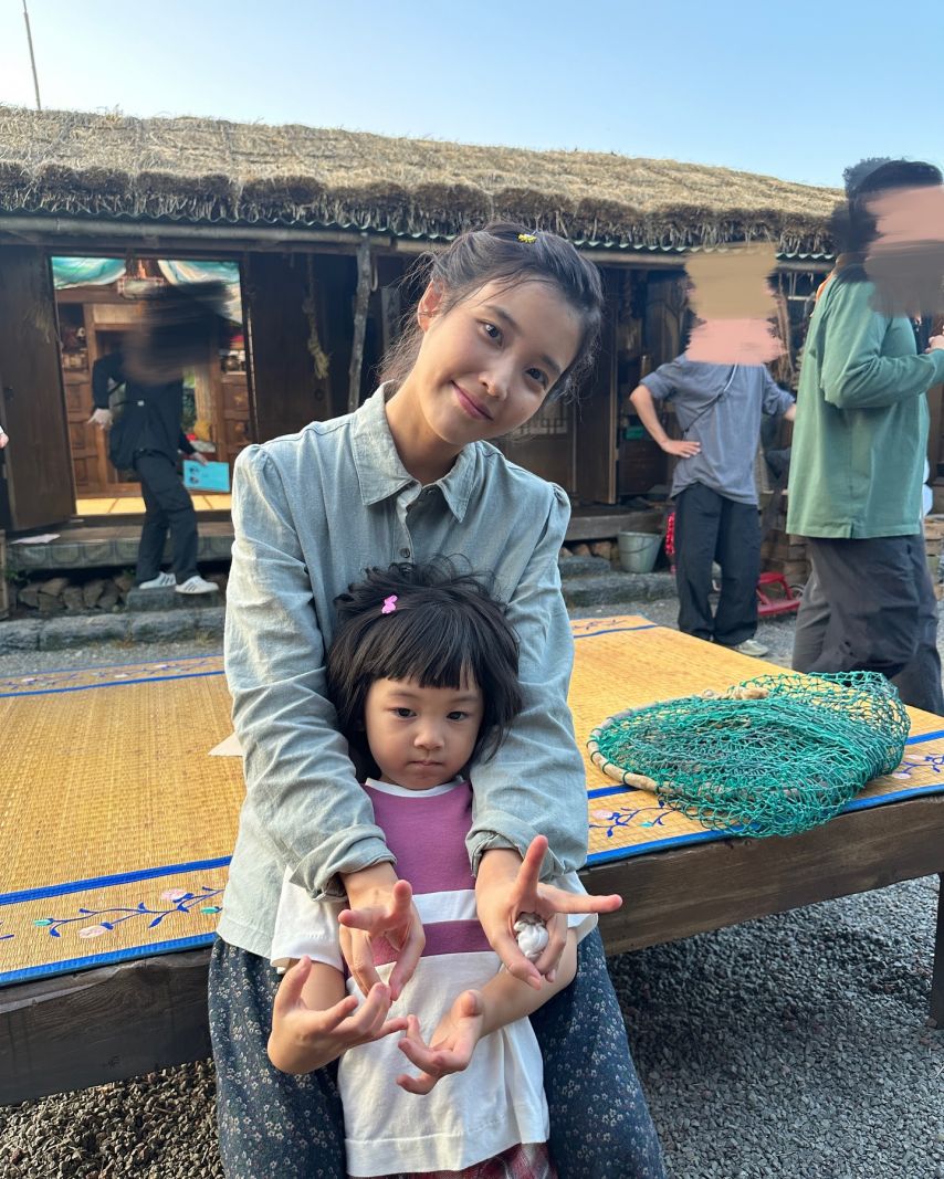 폭싹 속았수다 아이유(with.아역배우 신채린)