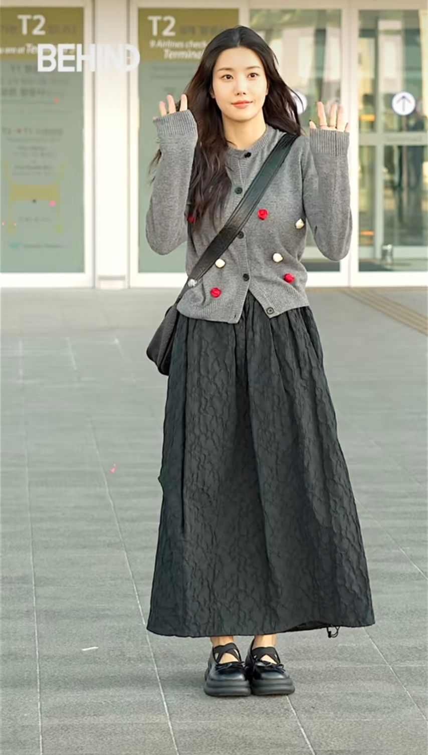 수수한 권은비 출국 패션.jpg