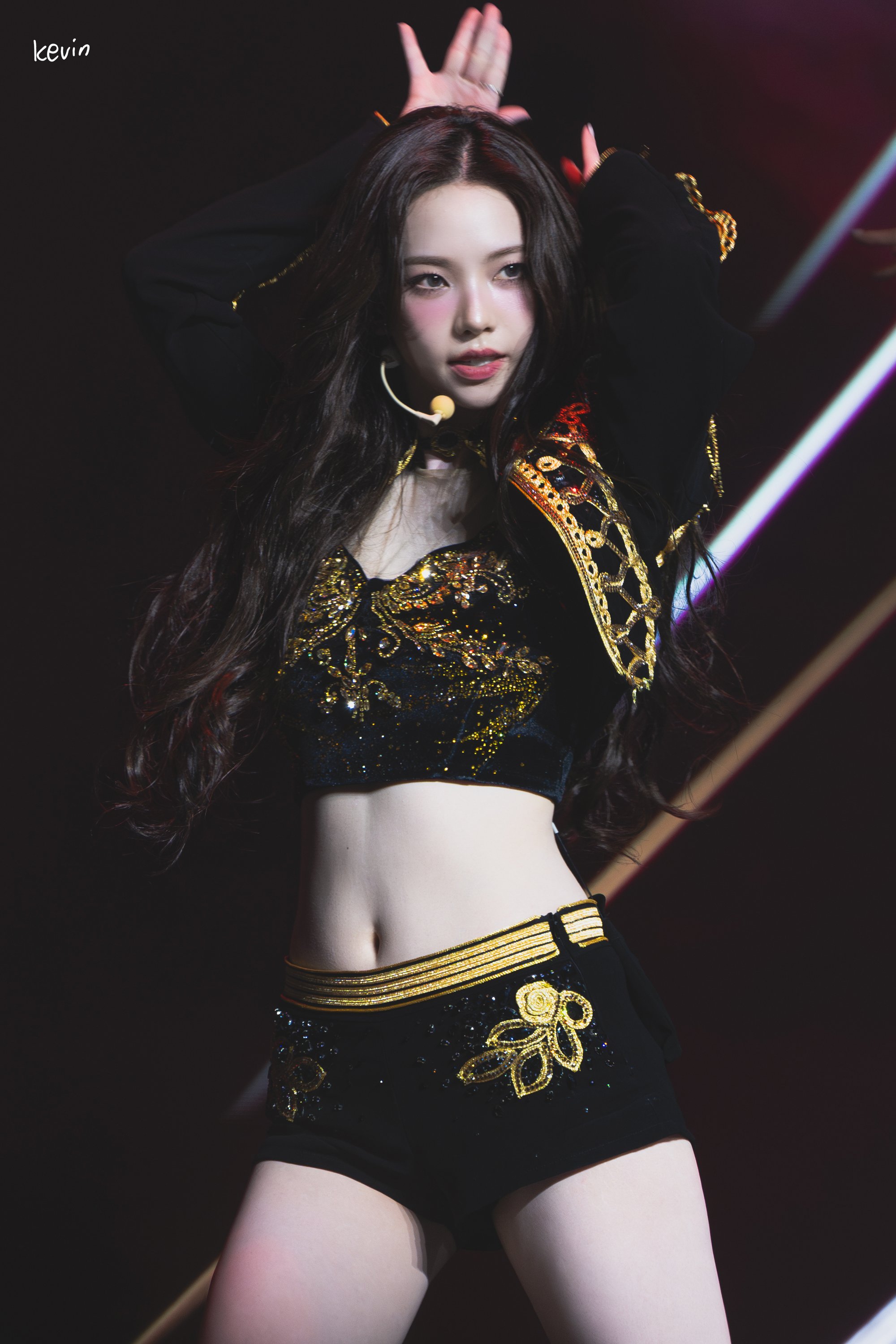 금장 제복 카리나...뽀얀 복부 야꼽 레전드 2장 (초고화질)