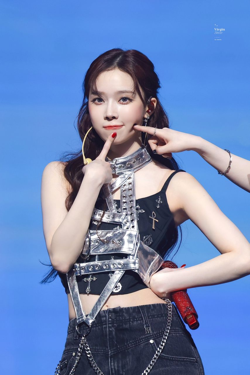 다리꼬는 에스파 윈터 콘서트장 섹시 모먼트