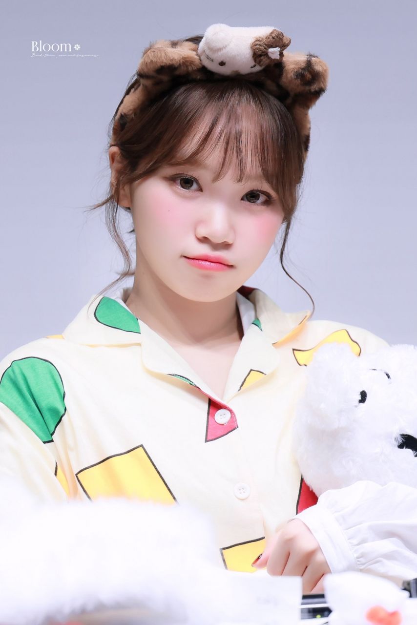 어제 르세라핌 김채원