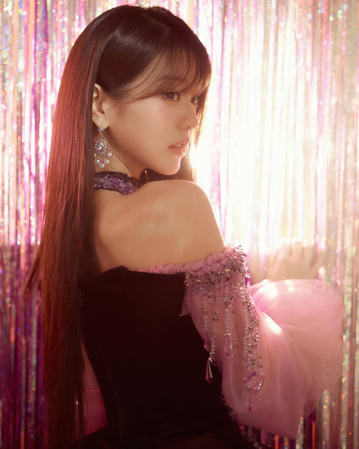 보랏빛 검정 란제리룩 아이브 장원영 매끈한 어깨 미모 - 인스타