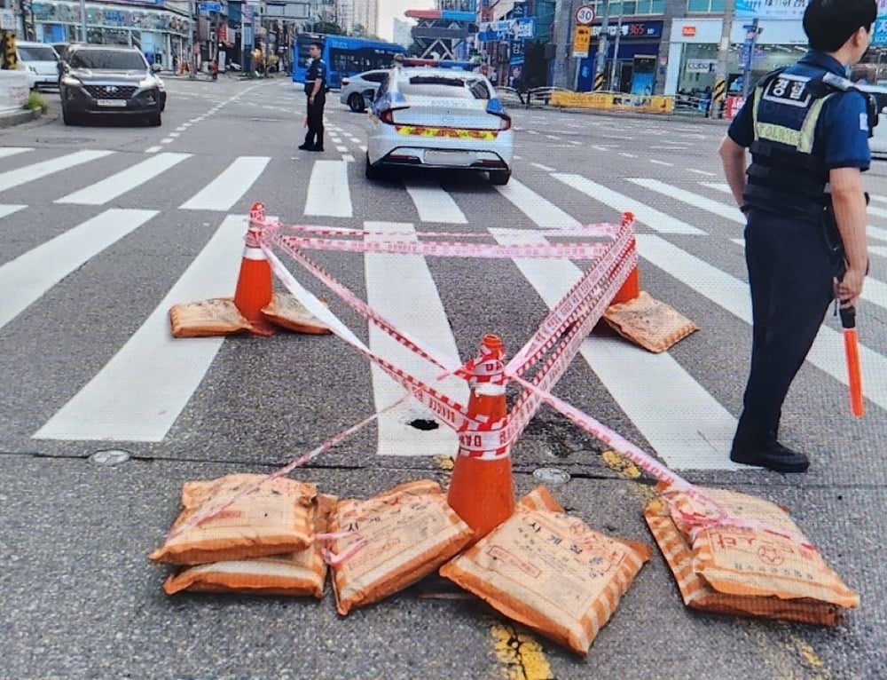 인천 서구 검단사거리 싱크홀 발생