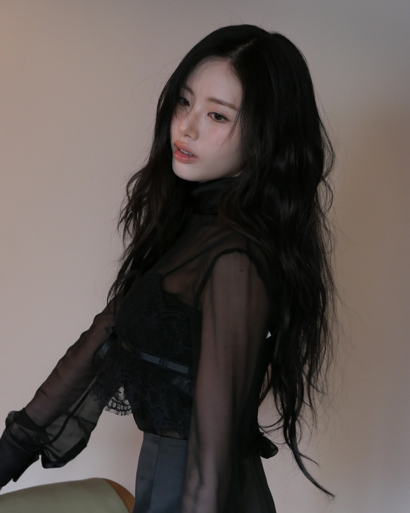 곧 컴백한다는 프로미스나인 박지원 블랙시스루 분위기 미모 수준