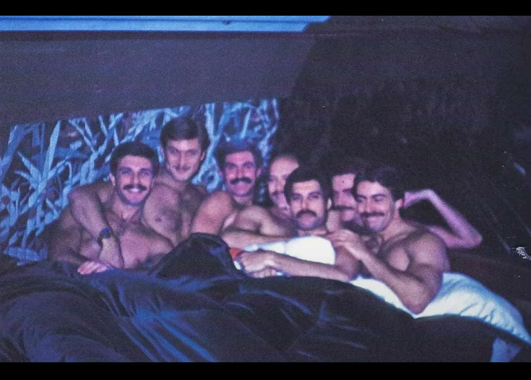 에이즈로 사망한 퀸의 보컬 '프레디 머큐리' 의 잠자리