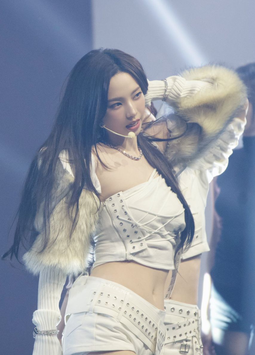 250329 에스파 카리나 빌보드 위민 인 뮤직 어워즈