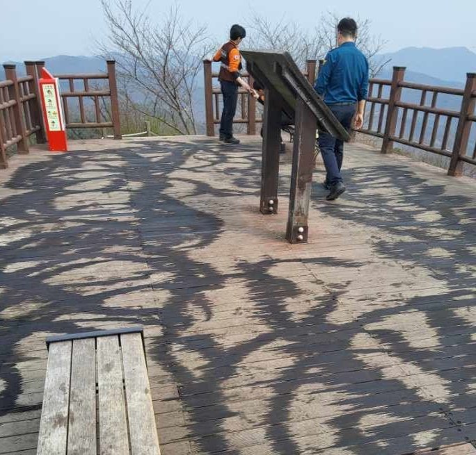 속보) 화성 태행산 정상에 폐오일 뿌린 60대 자수…“텐트치는 캠핑족에 화나서”