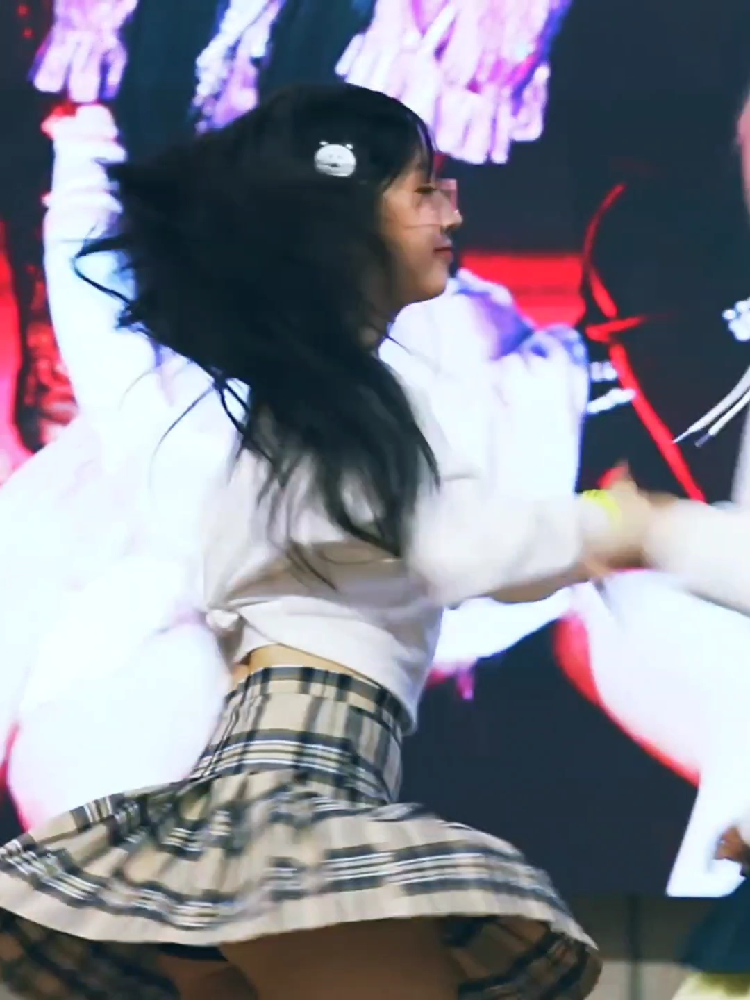 팬미팅 엔믹스 해원 체크 테니스치마 + 흰 니삭스 턴 엉밑살