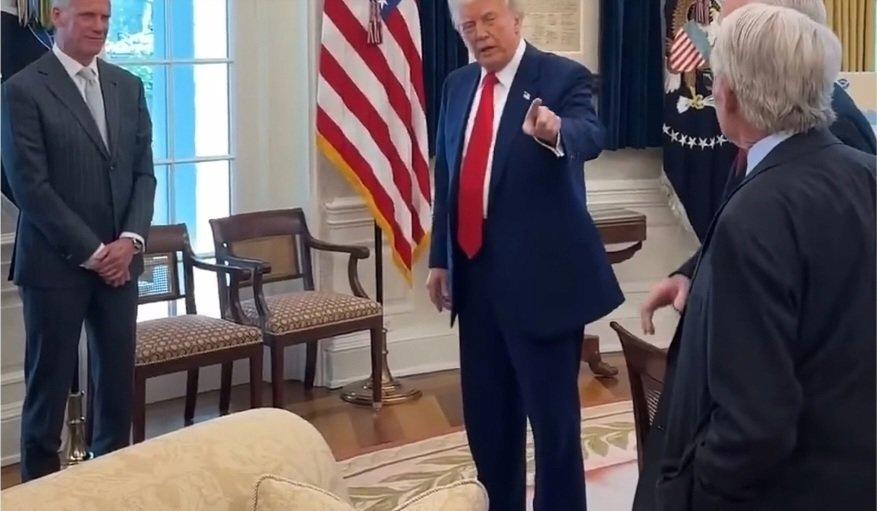 트럼프 측근들 주식 내부자 거래 정황