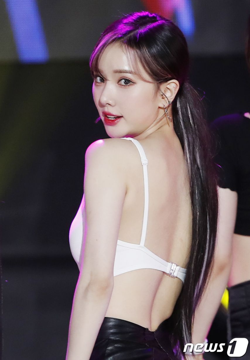 비비지 은하 레전드 섹시 의상