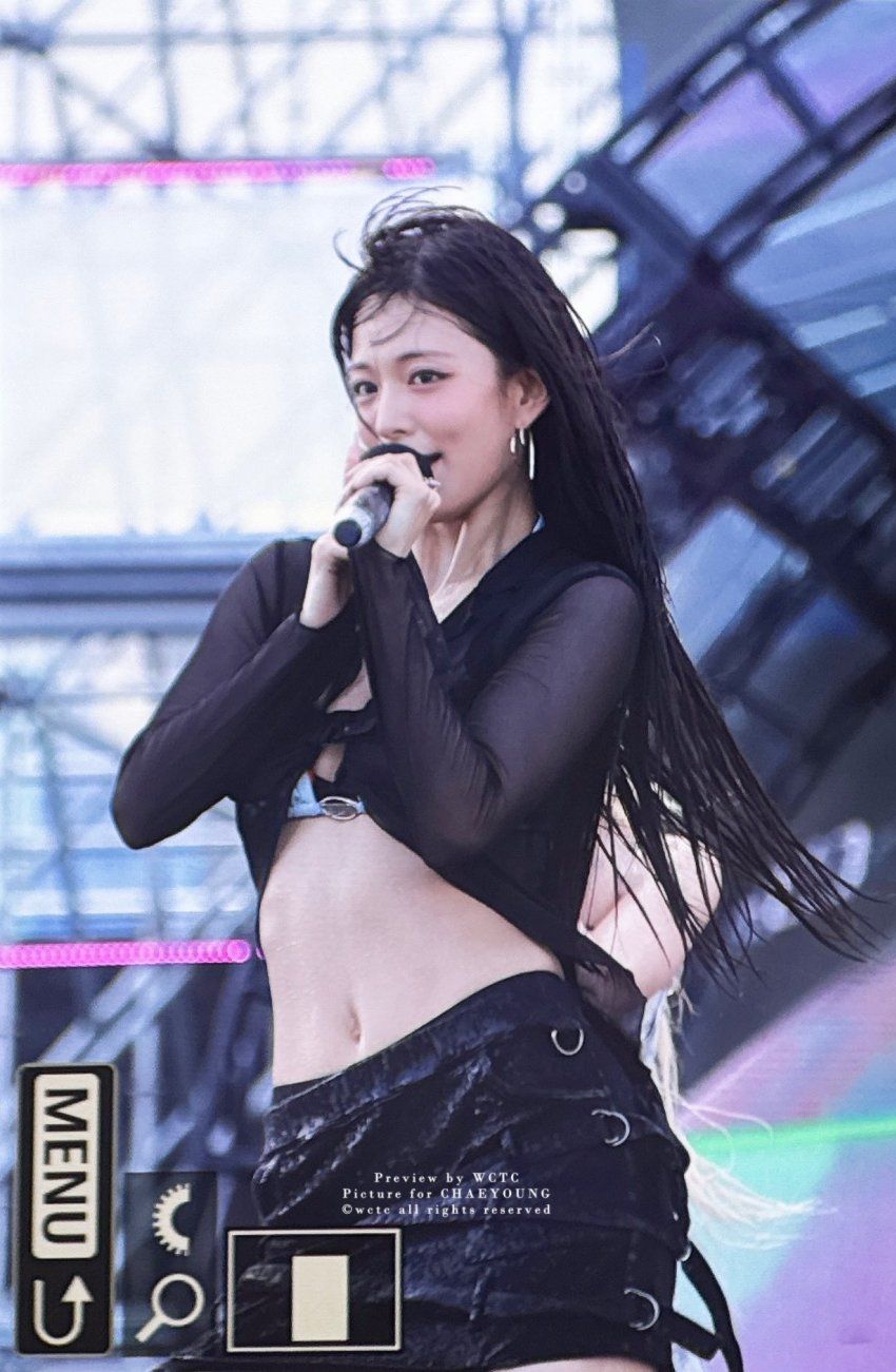 일자배꼽 섹시한 허리라인 프로미스나인 이채영