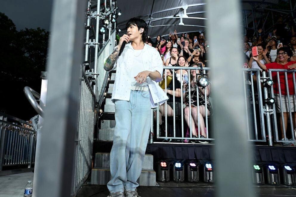 정국 악수 한번에 놀라는 미국팬들