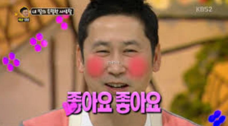 옆구리가 시원한 빨간 가죽 모노키니 트와이스 쯔위