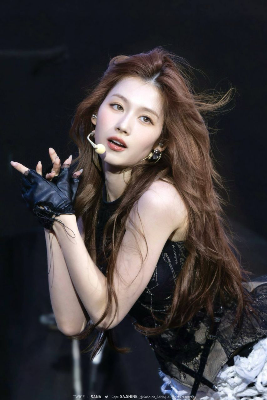 사나 트와이스 250418