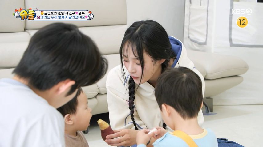 아기한테 고구마 먹이는 뉴진스 민지 표정