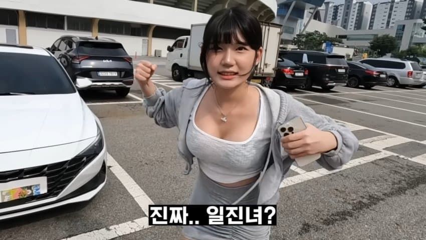 03년생 일진누나의 첫차