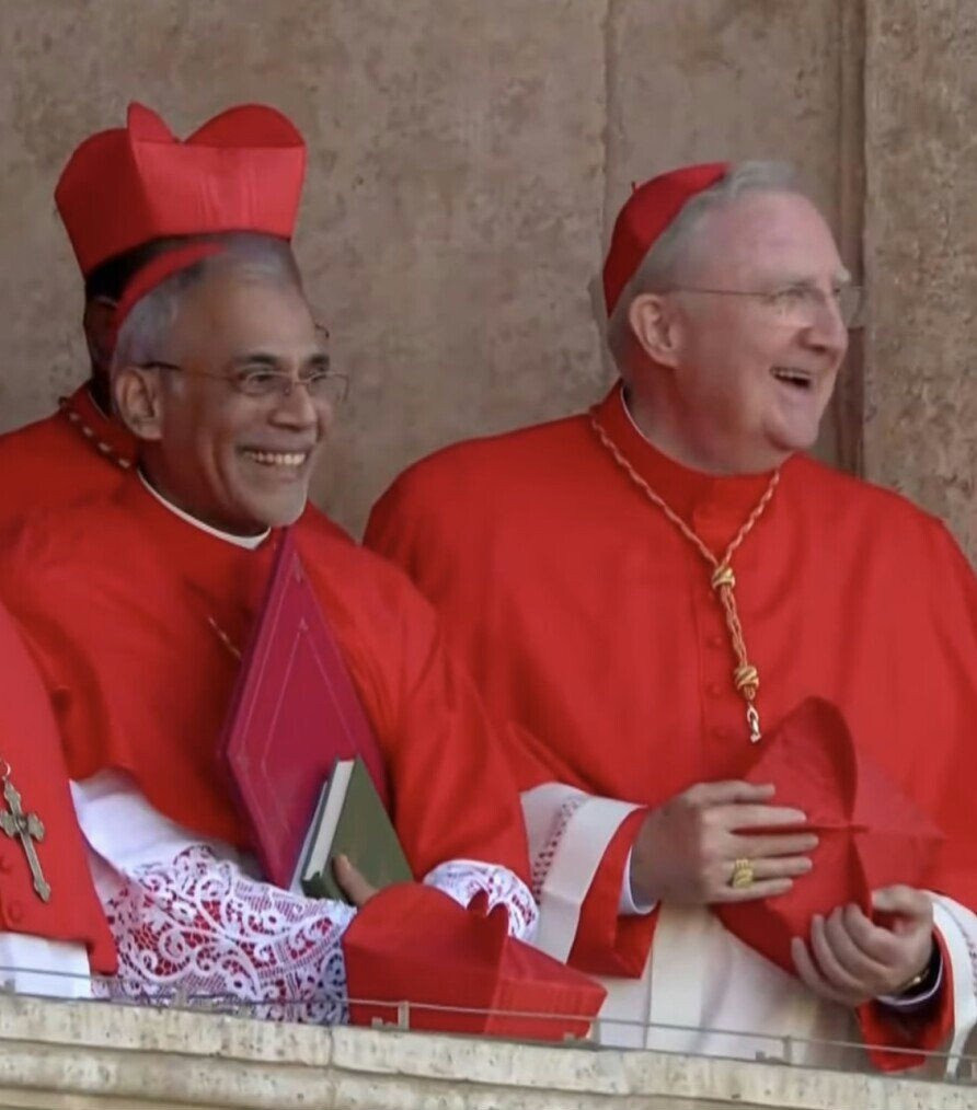 아쉽게 교황 선출에서 떨어진 추기경들의 표정
