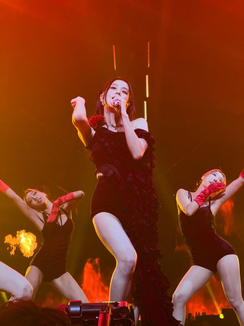 블랙 프릴 의상 허벅지 블랙핑크 지수