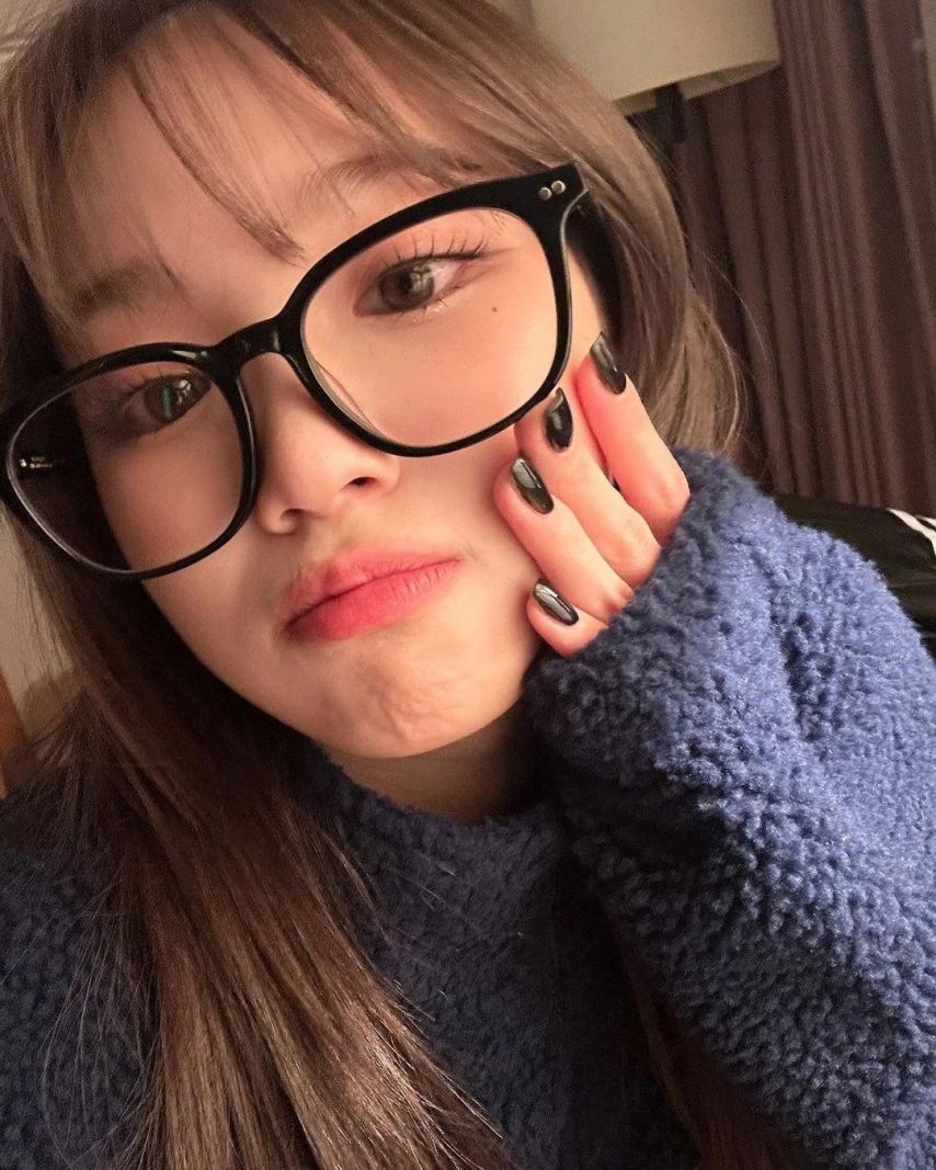 [르세라핌] 킹받는 안경 쓴 김채원