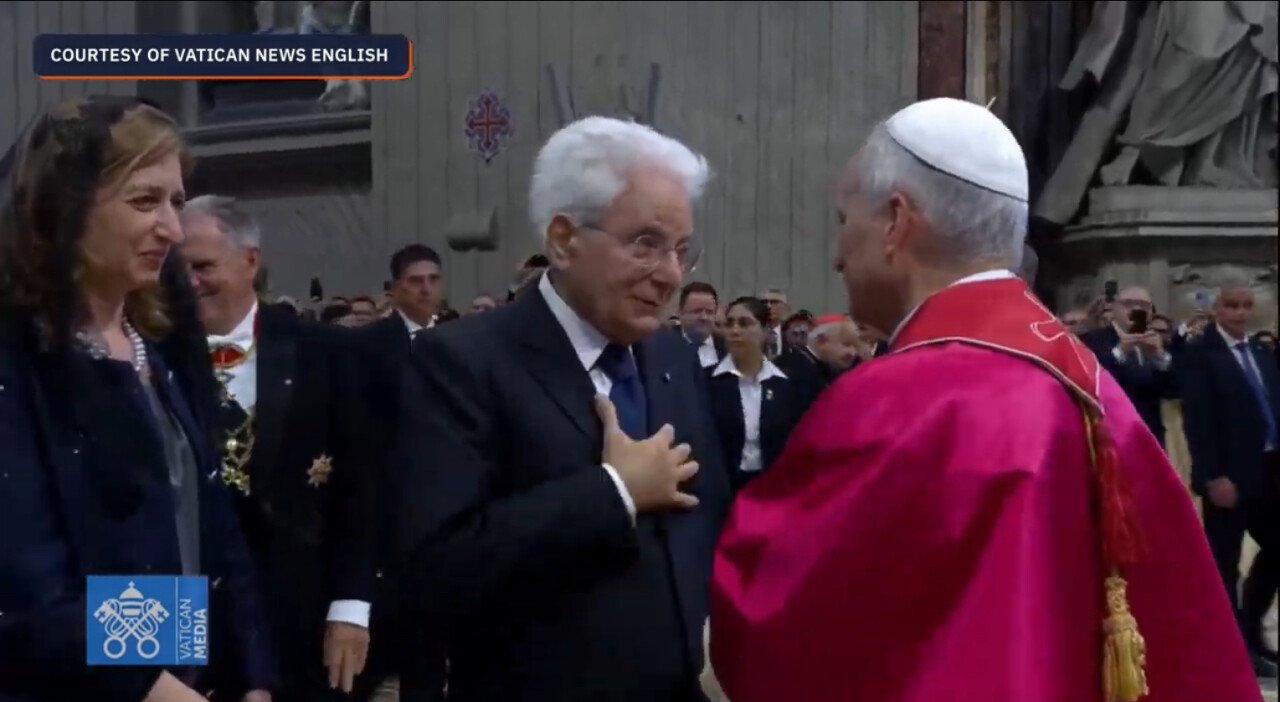 즉위식 후 바로 빡센 업무를 시작하는 레오14세