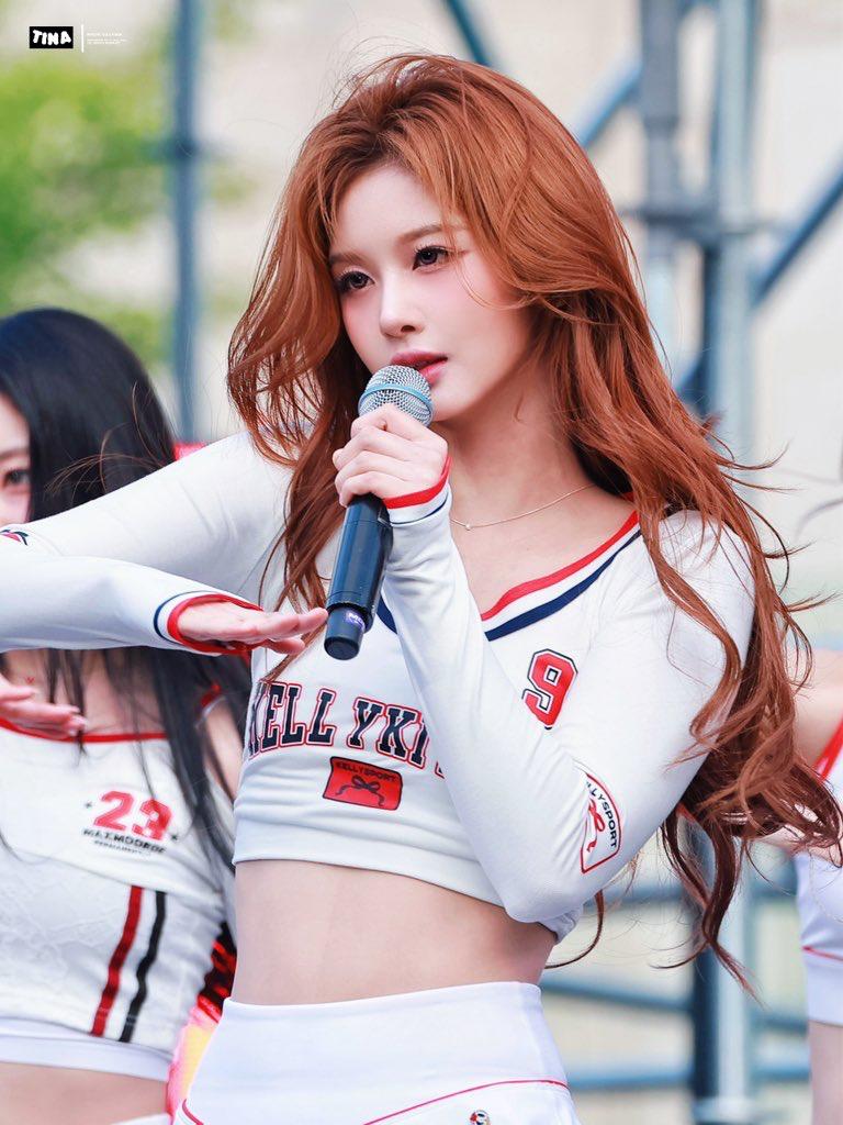 최근 대학축제에서의 엔믹스 설윤 비주얼 모음.jpg
