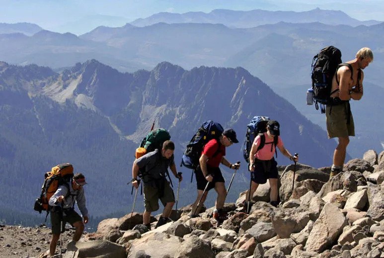 등산 후 식사비 논란