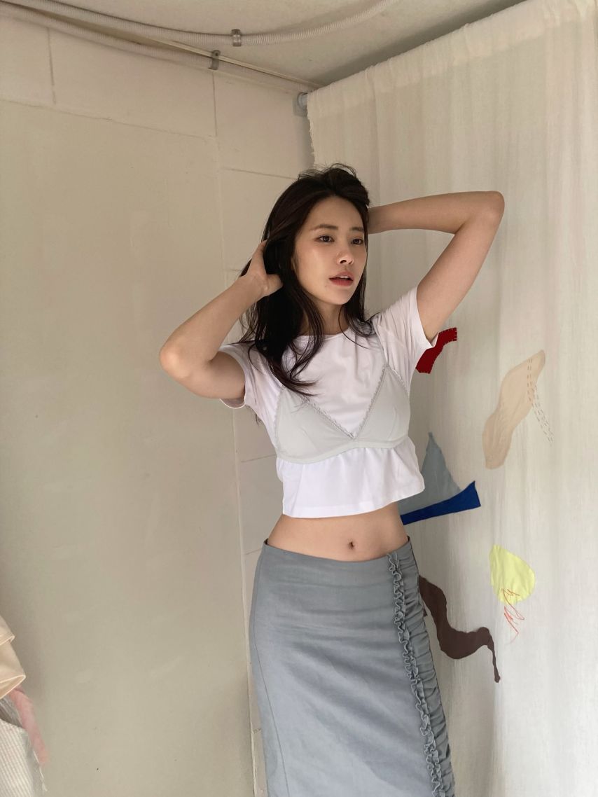 배꼽티 위에다 브라입은 기희현 (인스타)