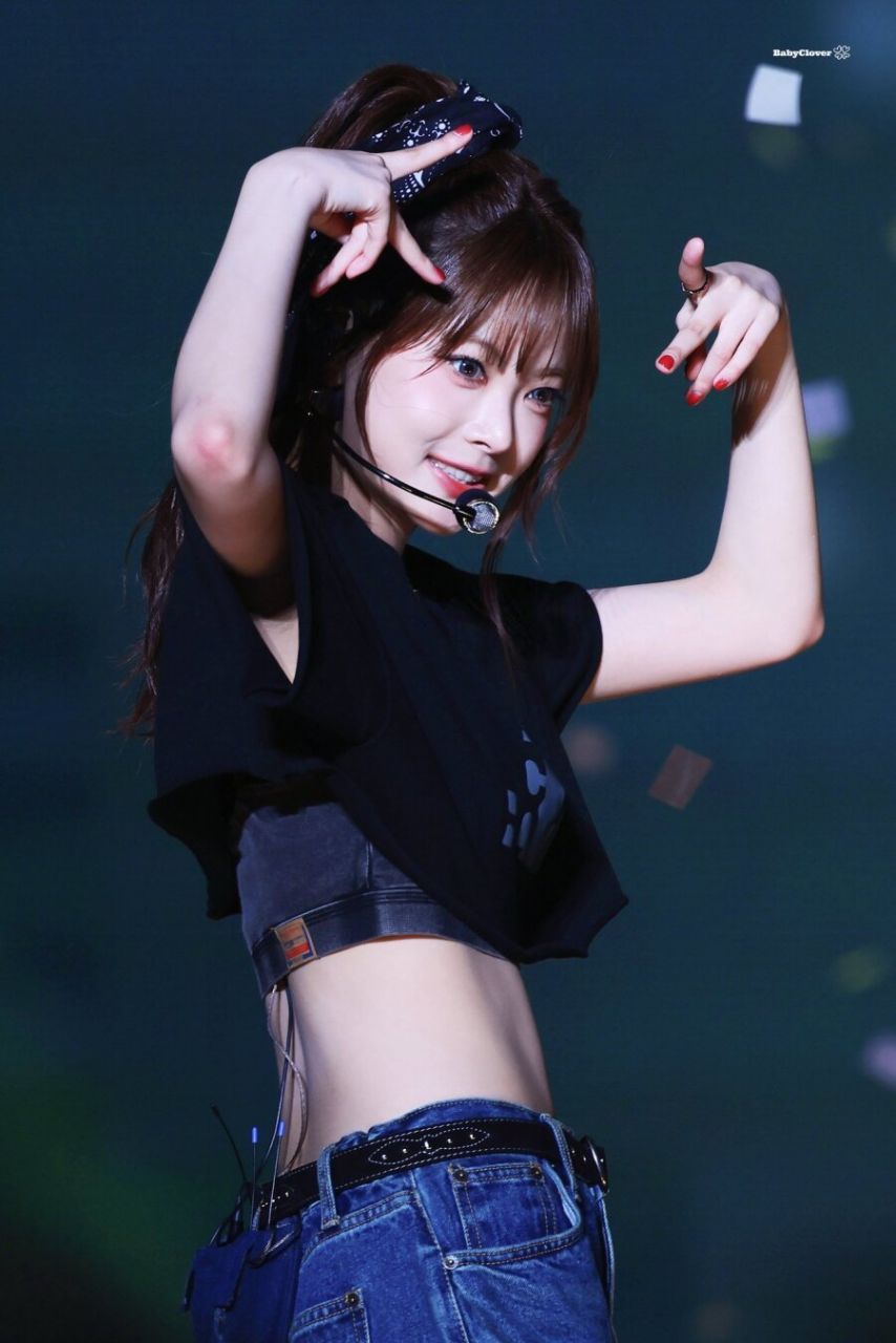 섹시한 매력 발산하는 르세라핌 콘서트 홍은채