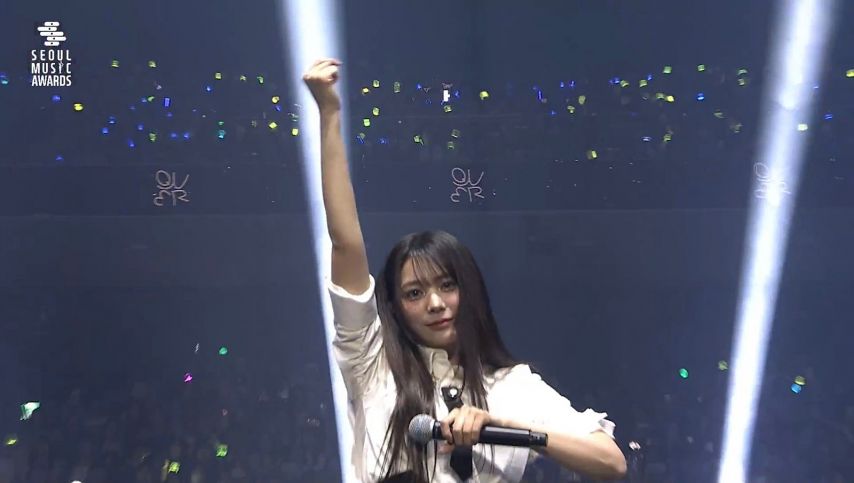 QWER 시연 쵸단 떄리는 짤.ㅋㅋㅋ