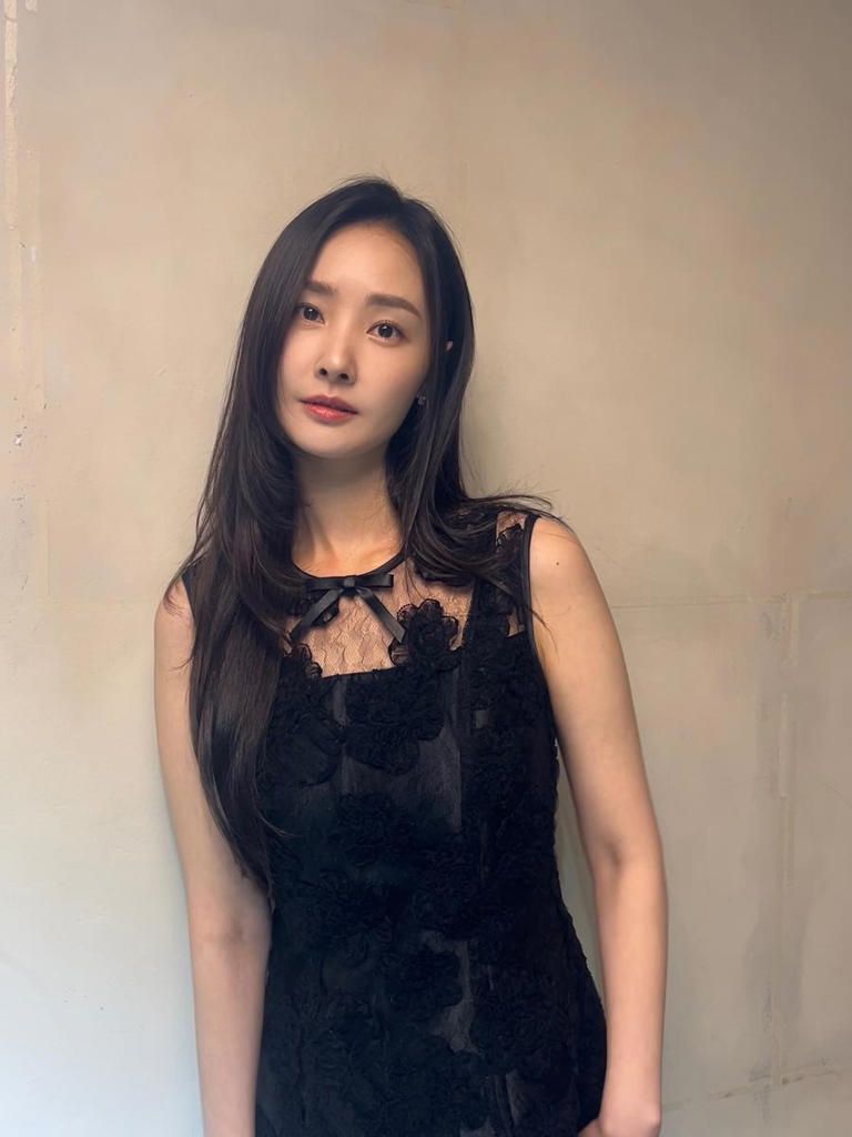 배우희 블랙드레스