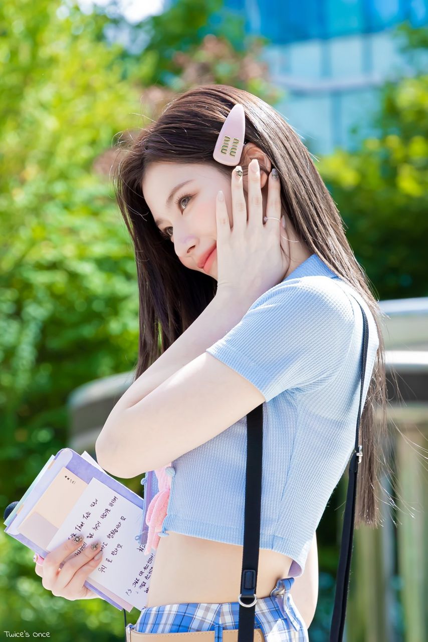 러블리한 청량미모 트와이스 사나