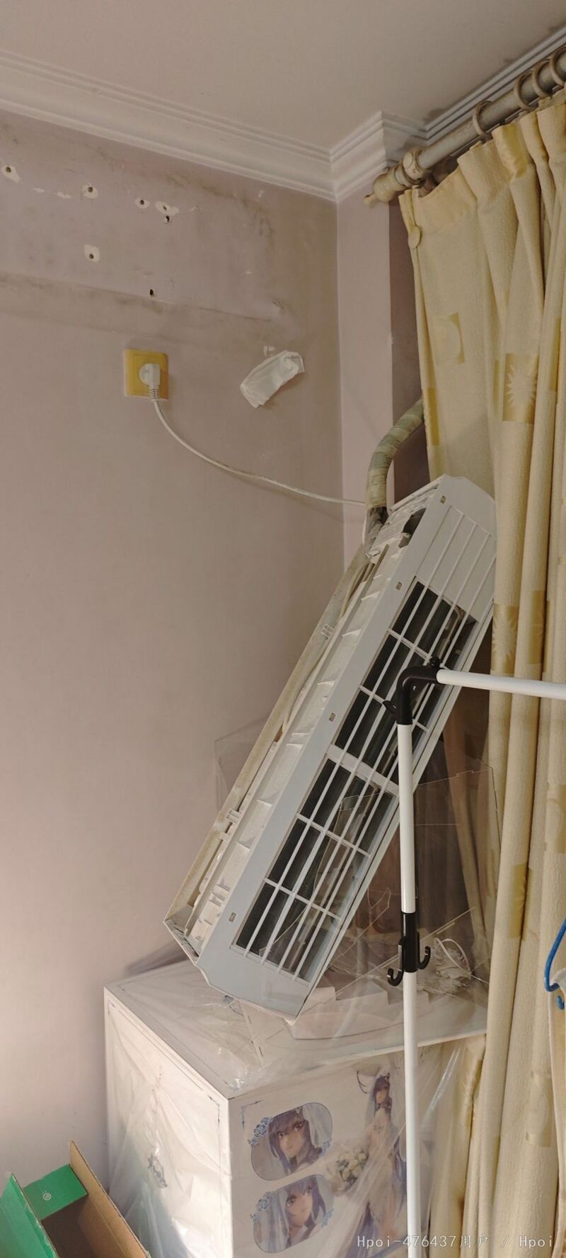 벽걸이 에어컨이 떨어지면서 크게 다친 여자친구