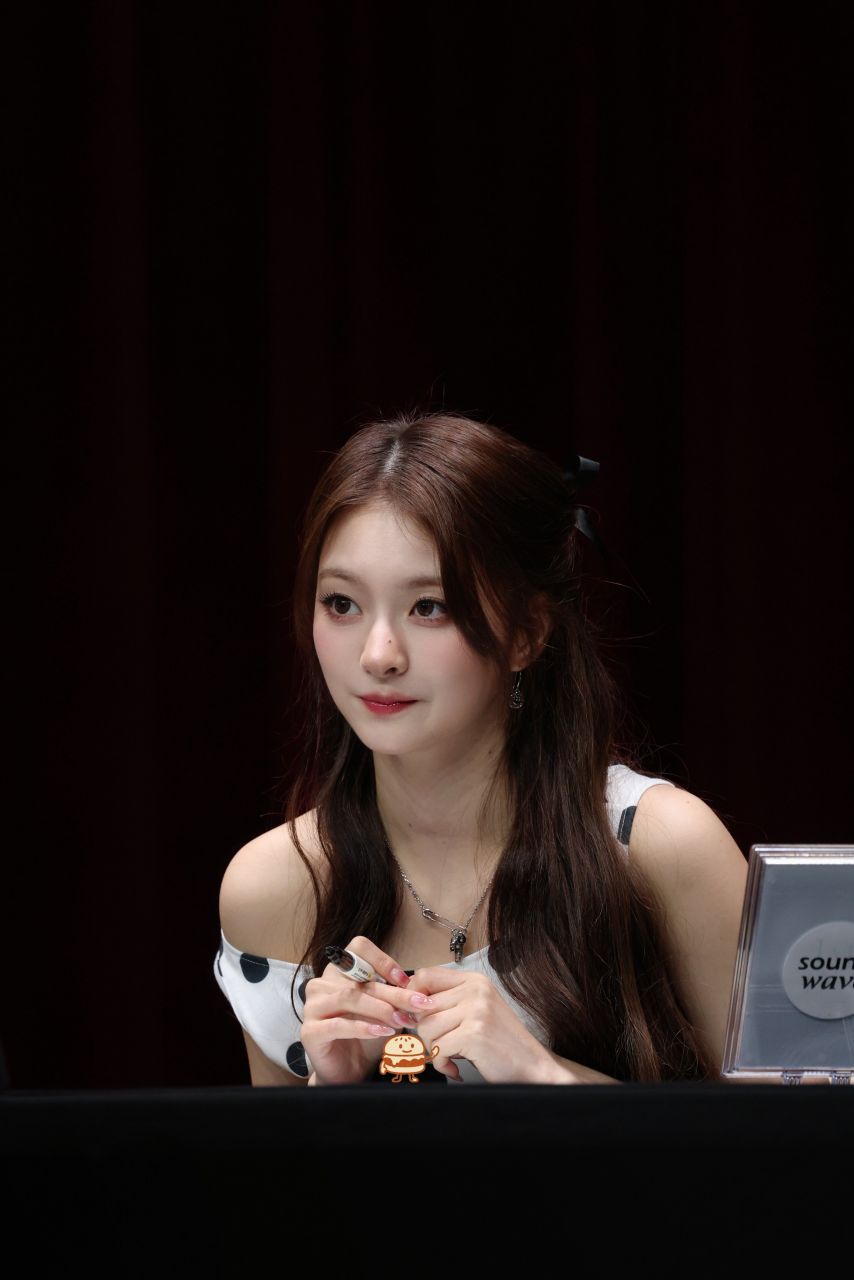 프로미스나인 이나경