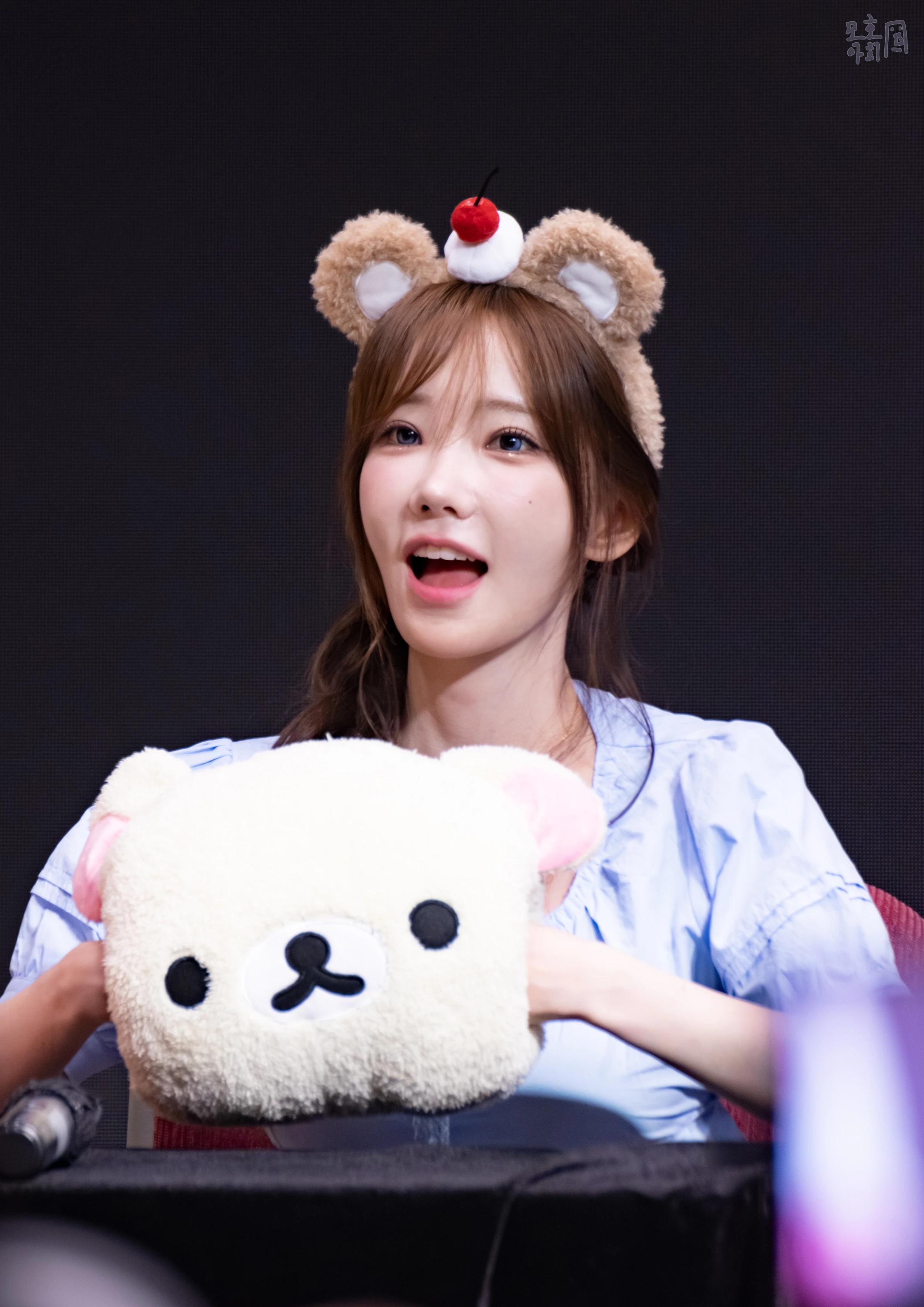 QWER 머리 박는게 습관인 아희