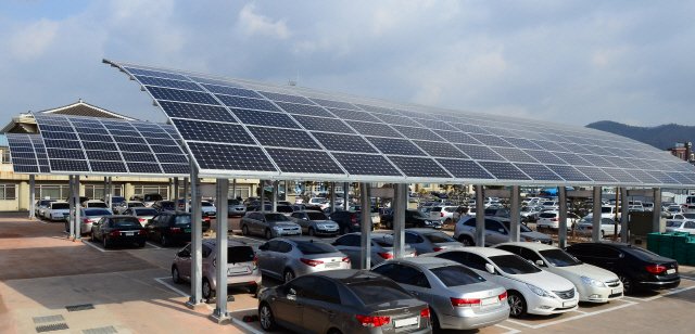 요즘 지자체 주차장마다 설치되고 있는 그늘막