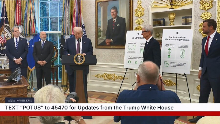 지난 밤 팀쿡이 트럼프에게 바친 공물