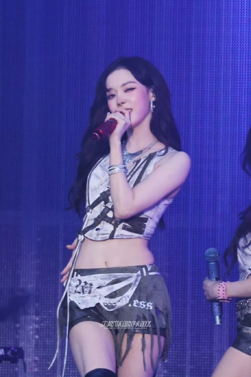 오사카 썸머소닉 에스파 윈터 매끈한 허리라인