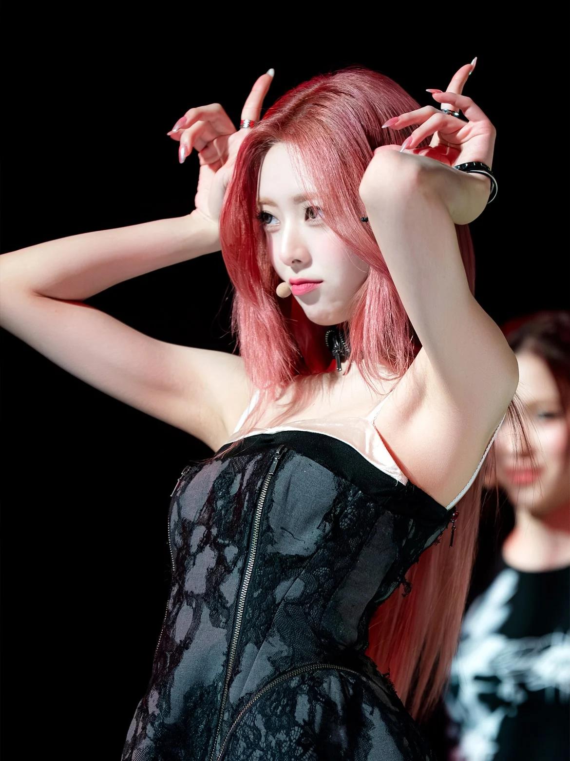 가슴크기는 별거 아니라는걸 일깨워주는 ITZY 유나