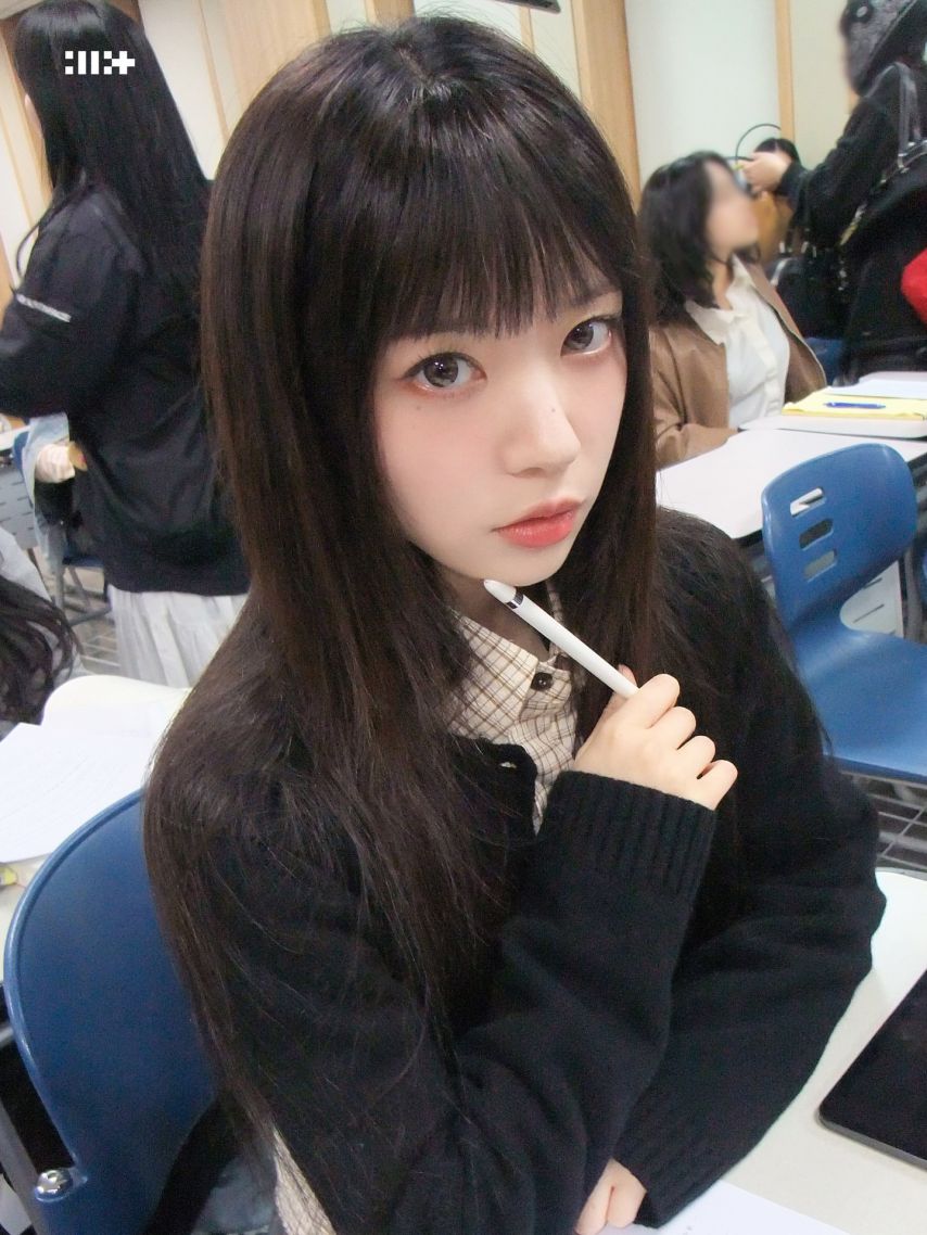 ILLIT(아일릿) 모카