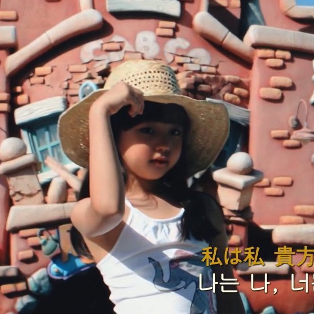 처음으로 공개된 아이브 장원영 어릴 때 사진들