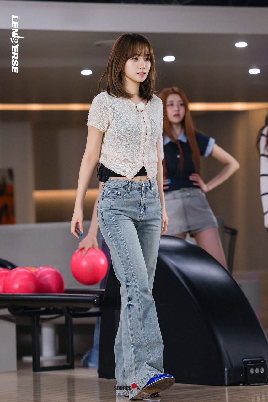 르세라핌 LENIVERSE ‘볼링(을 곁들인) 은채야 20살 축하해’ Photo Sketch