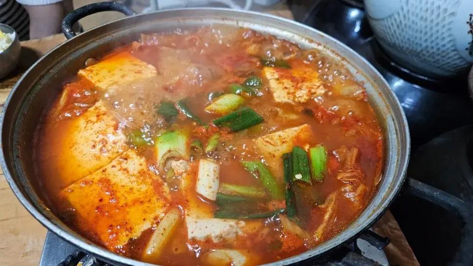 대전에 있다는 1인분 5천원 김치찌개 백반.jpg
