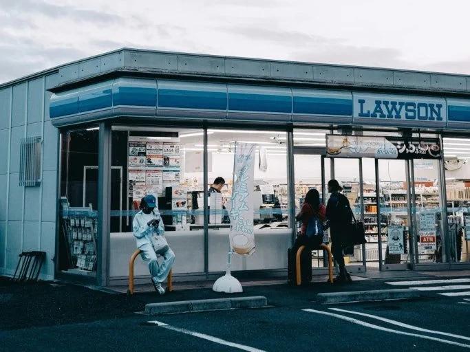 일본은 편의점 안에서 안 먹고 밖에서 먹는 이유