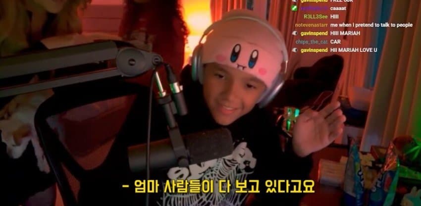 생방중 엄마가 들어와 부끄러운 스트리머