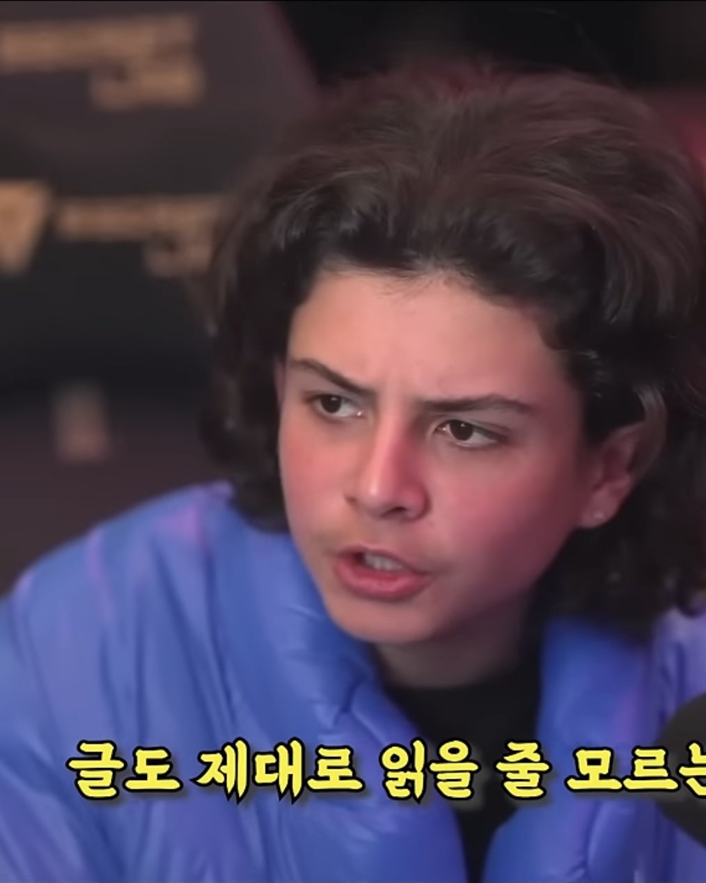 온리팬스 모델겸 페미니스트를 말로 패는 촉법소년