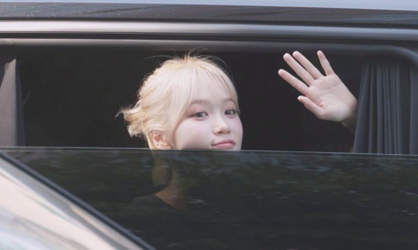 [르세라핌] 옆 차랑 눈 마주치고 당황한 김채원 ㅋ